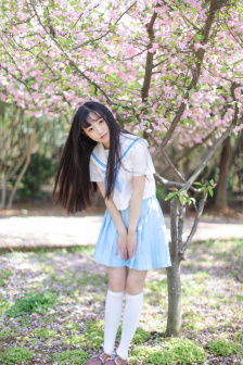 老头狠狠挺进小莹体内视频